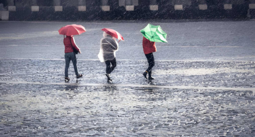 Venerd� 13 sotto la pioggia: allerta gialla a Napoli e in Campania. Ecco cosa aspettarsi e come proteggersi